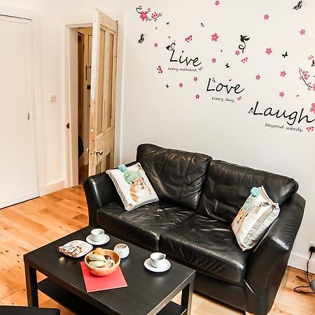 Апартаменти Chic & Bright Flat Near Holyrood Park Единбург Номер фото